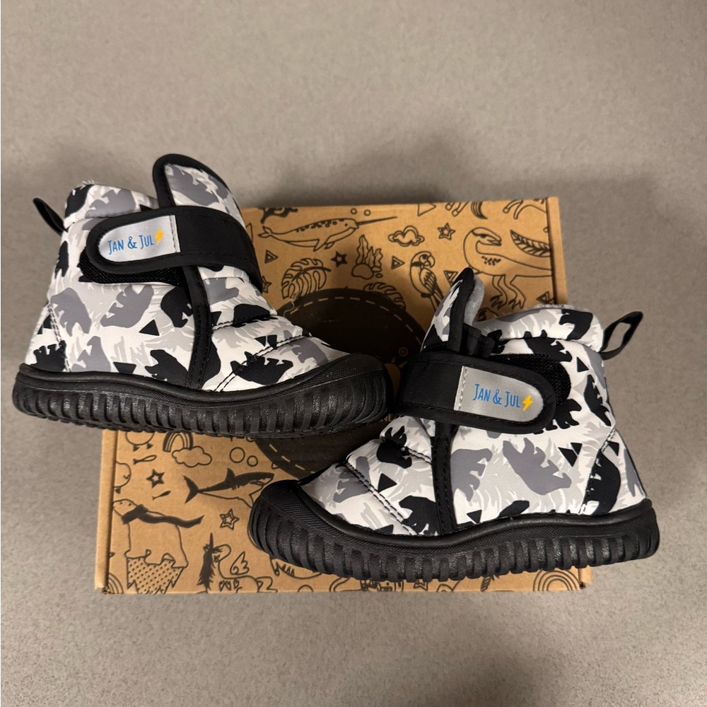 BRAND NEW Kids Winter Boots | Bear - Picture 2 of 6